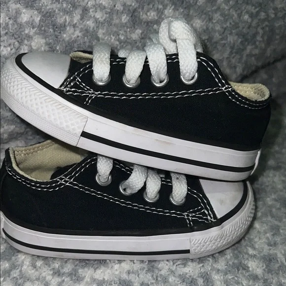 Converse Kids Black and White Sneakers 4 Toddler - Picture 2 of 6